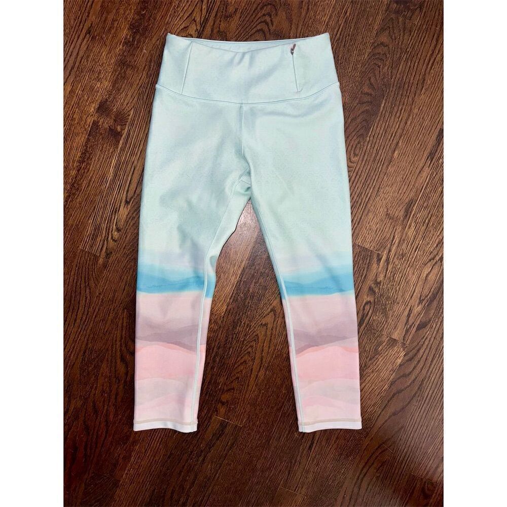 Calia by Carrie Underwood Women's XSā OmbrĆ© Capri Leggings Activewear